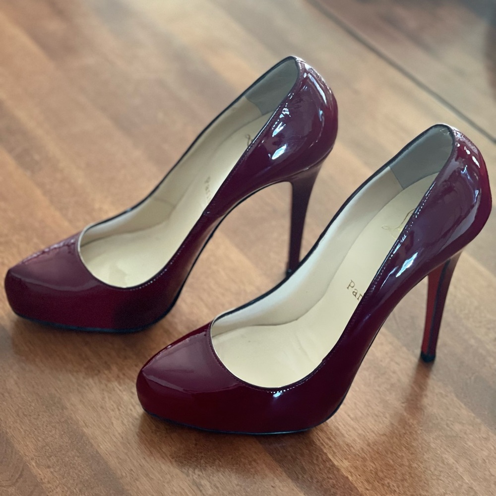 FIRM - Christian Louboutin Rolando Size 39.5